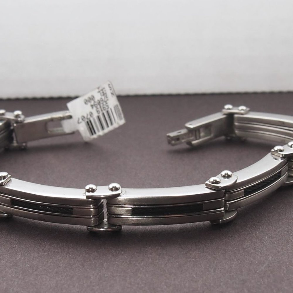 Heavy Solid Stainless Steel with Carbon Fiber Insert Men's Bracelet - Picture 2 of 4